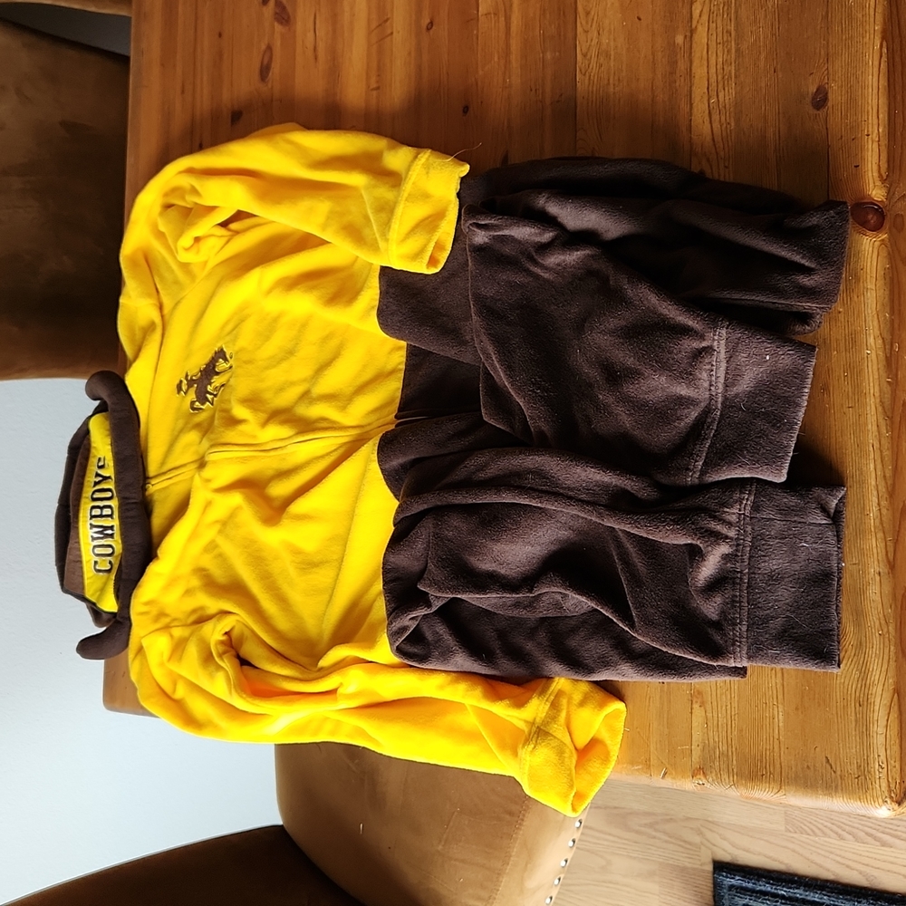 University of Wyoming Pajama Small Chest/Hip 40", Length 63" Hood & Side Pockets
